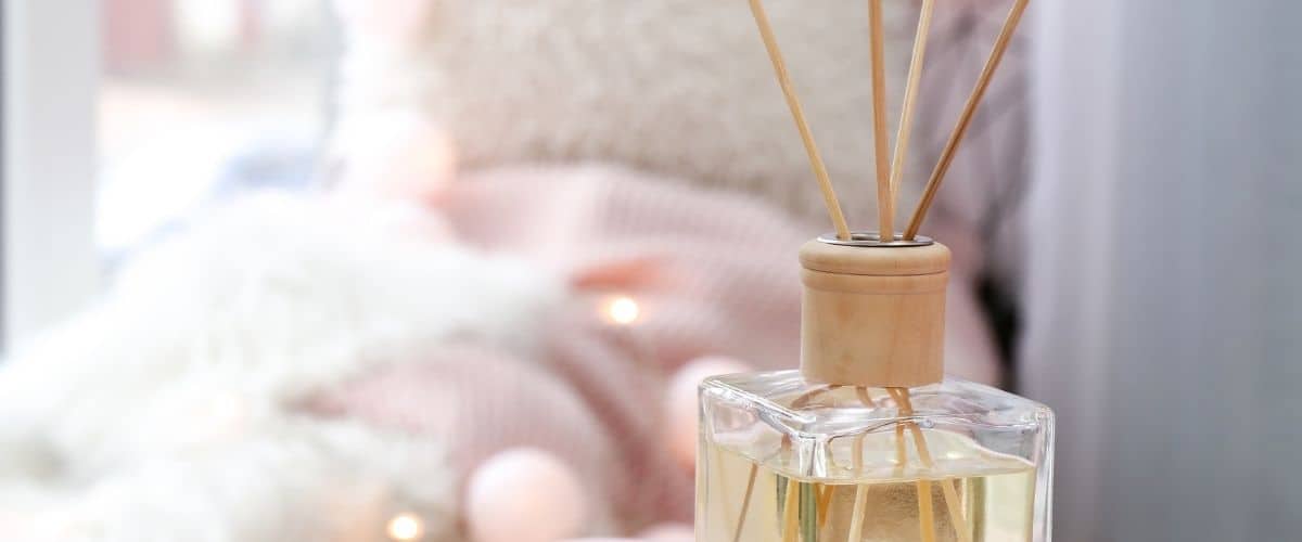 natural ingredients, essential oils & plant-derived vitamin A bakuchiol for cellular repair